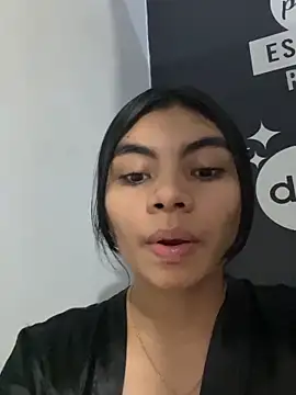 Snapshot of eimmy__skinny chatting on May 15, 11:01 pm eimmy skinny online show from May 15, 11:01 pm