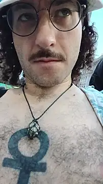 VanderVelvet online show from April 6, 9:05 pm