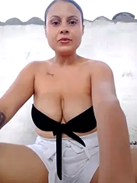 tiifany lopez online show from April 6, 9:16 pm