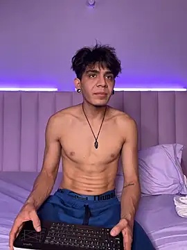 abrilandjulian online show from April 6, 12:06 pm