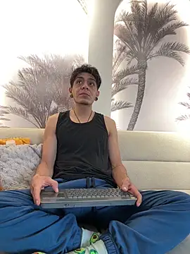 abrilandjulian online show from April 9, 11:48 am