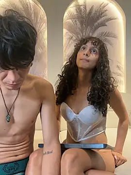 abrilandjulian online show from April 18, 7:58 pm