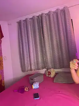 Snapshot of Aneruivinhaa chatting on April 18, 7:29 pm Aneruivinhaa online show from April 18, 7:29 pm