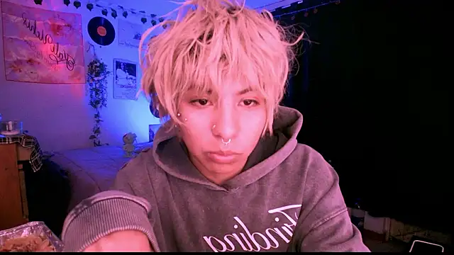 Snapshot of prince_oliverr chatting on February 22, 9:08 am prince oliverr online show from February 22, 9:08 am