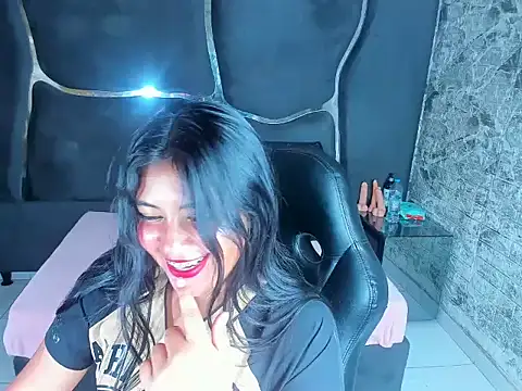 Iris Laus online show from April 23, 3:36 pm