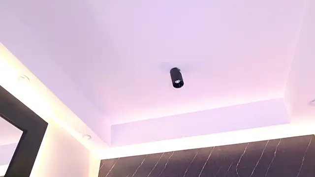 Kinsleybrown online show from April 17, 4:15 am