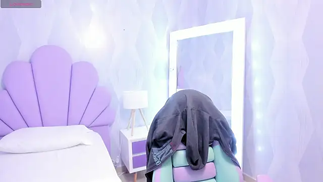 babysophie18  online show from February 23, 10:12 am