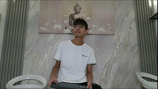 KITTY BOSH online show from April 16, 1:12 pm