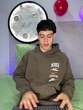 Lucian-greyy online show from February 15, 7:27 am