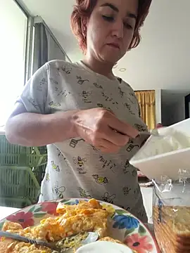 Snapshot of violet-grey chatting on June 9, 2:50 pm violet-grey online show from June 9, 2:50 pm