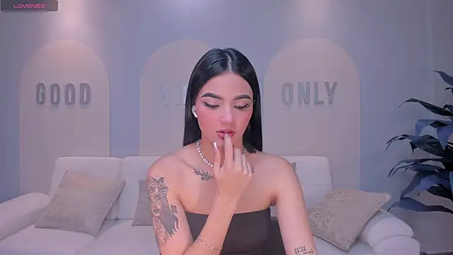 CarolineEvans x online show from March 11, 4:07 am