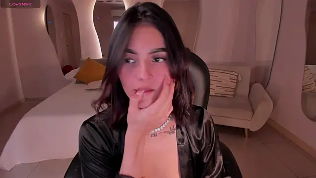 CarolineEvans x online show from April 11, 7:45 am