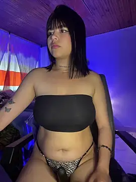 Snapshot of violet19x chatting on March 7, 10:40 pm violet19x online show from March 7, 10:40 pm