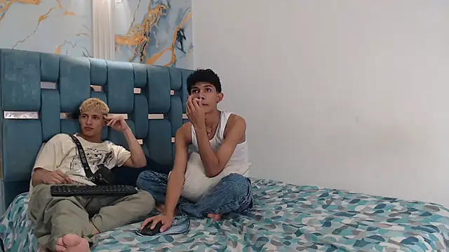 GREEN BOYS online show from April 10, 7:29 pm