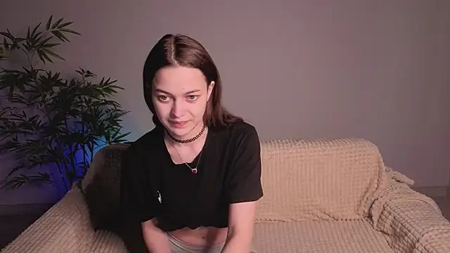 parrot kisha online show from April 13, 1:33 am