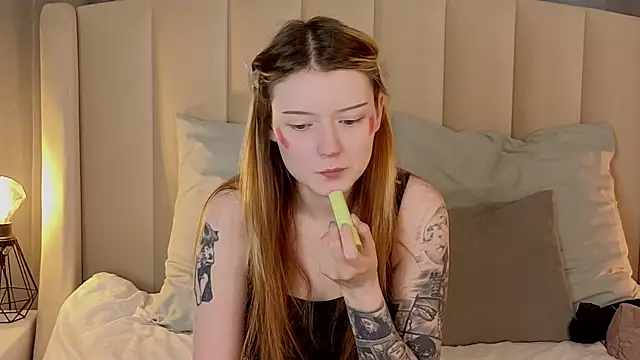 AlyssFrost online show from May 2, 3:11 am
