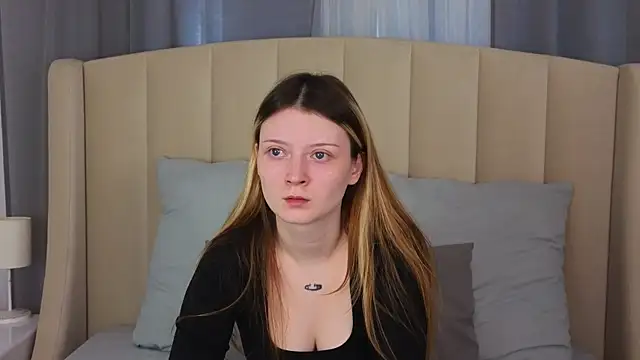 Snapshot of AlyssFrost chatting on July 14, 2:05 am AlyssFrost online show from July 14, 2:05 am