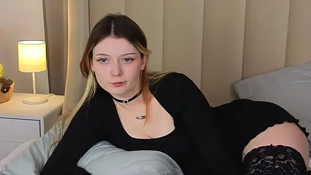 Snapshot of AlyssFrost chatting on July 14, 10:21 am AlyssFrost online show from July 14, 10:21 am