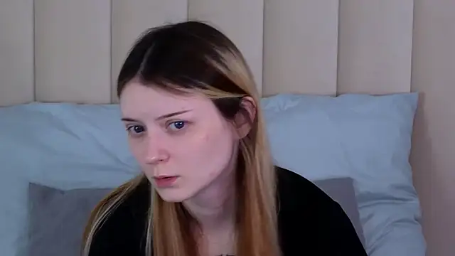 Snapshot of AlyssFrost chatting on July 24, 1:58 am AlyssFrost online show from July 24, 1:58 am