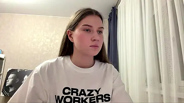 Snapshot of CloudyTube chatting on February 15, 4:14 pm CloudyTube online show from February 15, 4:14 pm