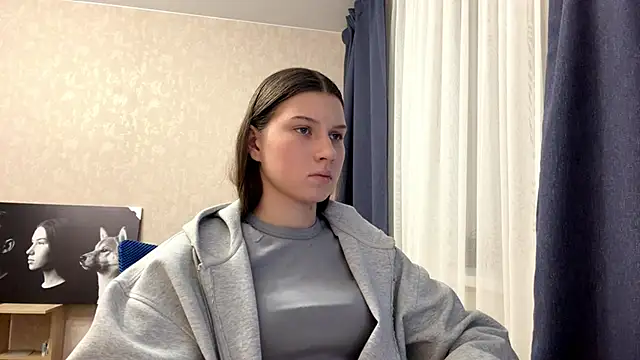 Snapshot of CloudyTube chatting on February 18, 4:25 pm CloudyTube online show from February 18, 4:25 pm