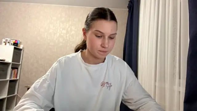 Snapshot of CloudyTube chatting on February 25, 5:00 pm CloudyTube online show from February 25, 5:00 pm