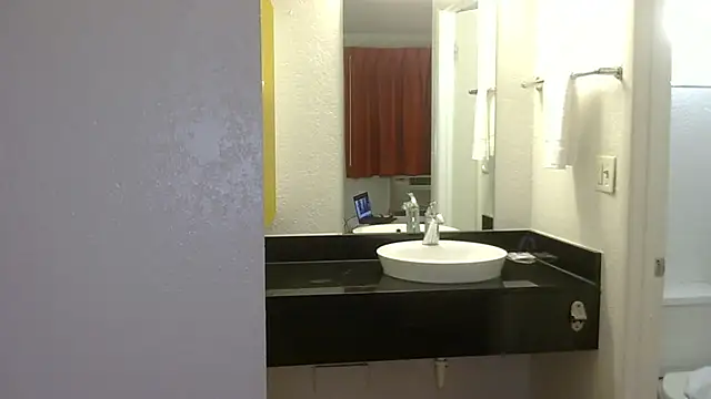 Snapshot of RoseColoredGlasses chatting on March 22, 1:20 am RoseColoredGlasses online show from March 22, 1:20 am