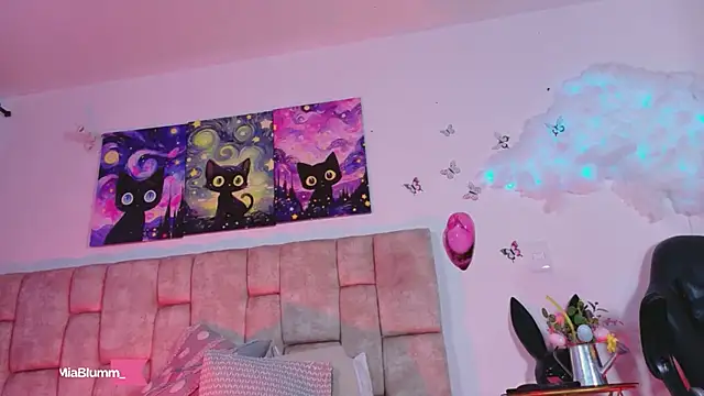 MiiaBlumm  online show from March 31, 6:19 pm