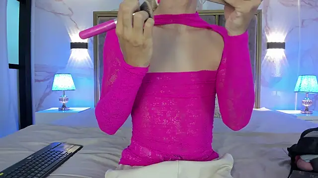 Snapshot of PerlaRogerss_ chatting on July 22, 11:24 am PerlaRogerss online show from July 22, 11:24 am