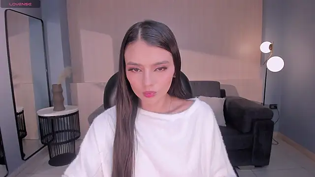 JulietteMoreau online show from April 3, 8:07 pm