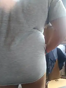 Snapshot of 69_less chatting on February 17, 6:36 pm 69 less online show from February 17, 6:36 pm