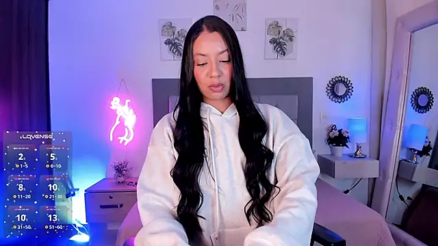 julietha Vega online show from April 21, 5:50 pm