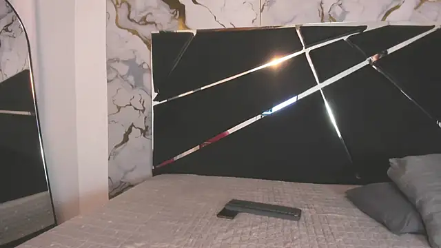 Couple In Heat online show from April 20, 9:05 pm