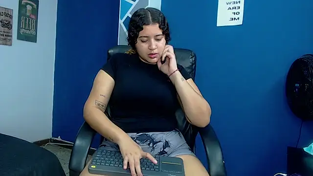 goodgirlxxl online show from March 19, 12:47 am