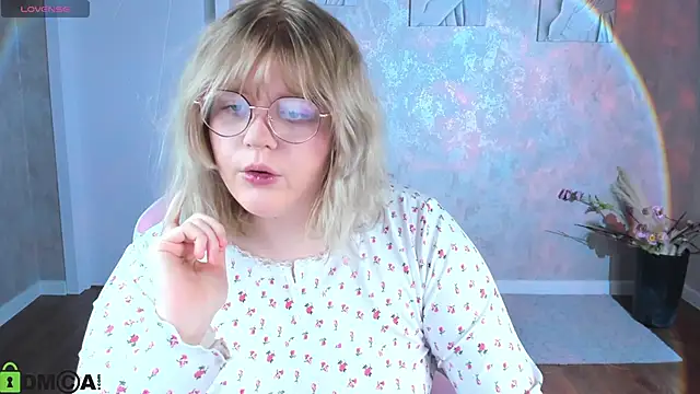 luna c0ra online show from April 13, 1:11 am