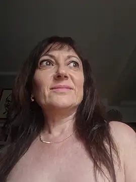 SaraGina online show from April 22, 8:28 am