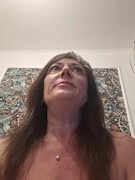 SaraGina online show from April 28, 9:20 pm