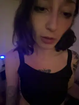 Snapshot of FrutillitaXX chatting on August 2, 2:43 am FrutillitaXX online show from August 2, 2:43 am
