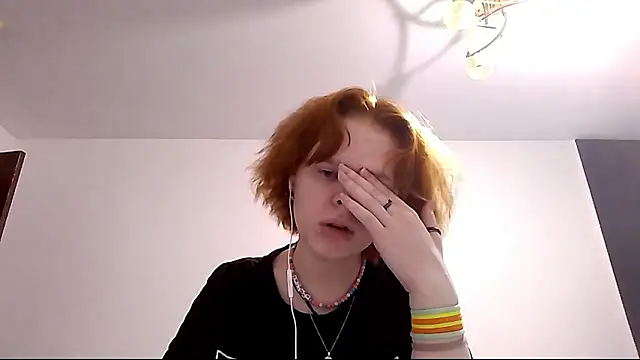 CurlaPettyBom online show from March 6, 8:44 am