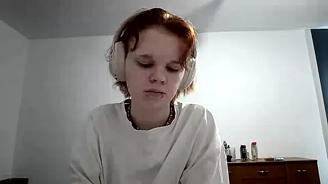 CurlaPettyBom online show from March 7, 9:17 am