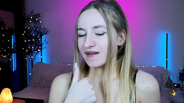Oxy Foxie online show from June 4, 11:33 pm