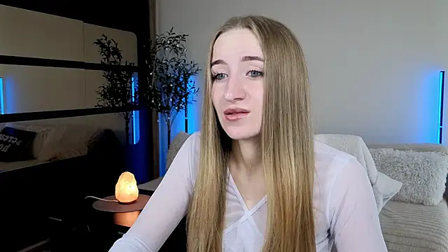 Oxy Foxie online show from June 8, 1:55 pm