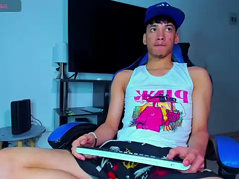 Lyam Russo online show from April 7, 8:04 am