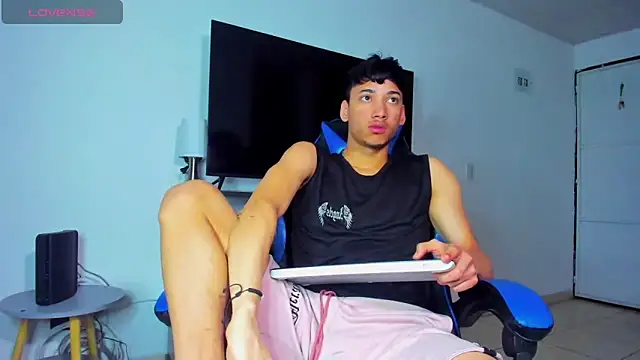 Lyam Russo online show from April 14, 6:08 am