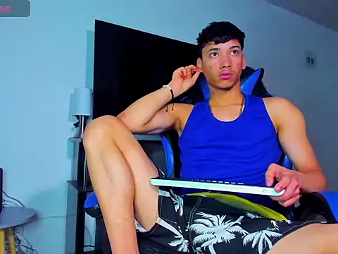 Lyam Russo online show from April 16, 6:36 am