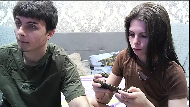 Snapshot of AmandaCouple chatting on March 3, 5:13 am AmandaCouple online show from March 3, 5:13 am