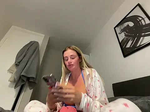 jadey19x online show from February 19, 6:59 pm