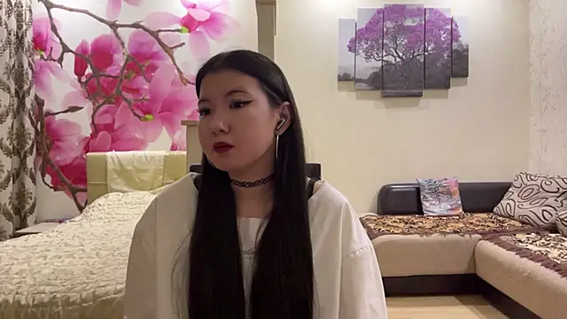 MaeRaads online show from March 6, 6:26 pm