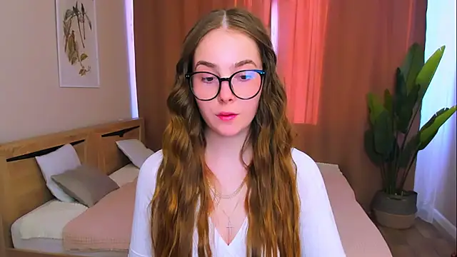 Maddy Wood  online show from April 1, 3:53 pm