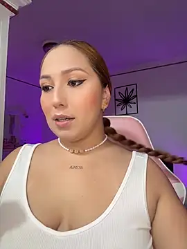 Kiarhatrixie1 online show from April 19, 5:34 pm